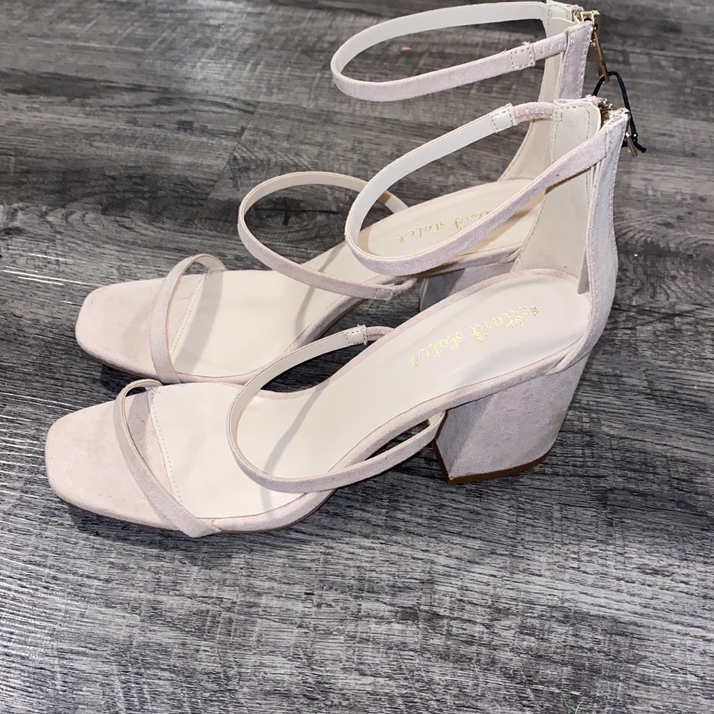 NWOT- Altar’d State- Light Nude Colored Heels- Size 8
